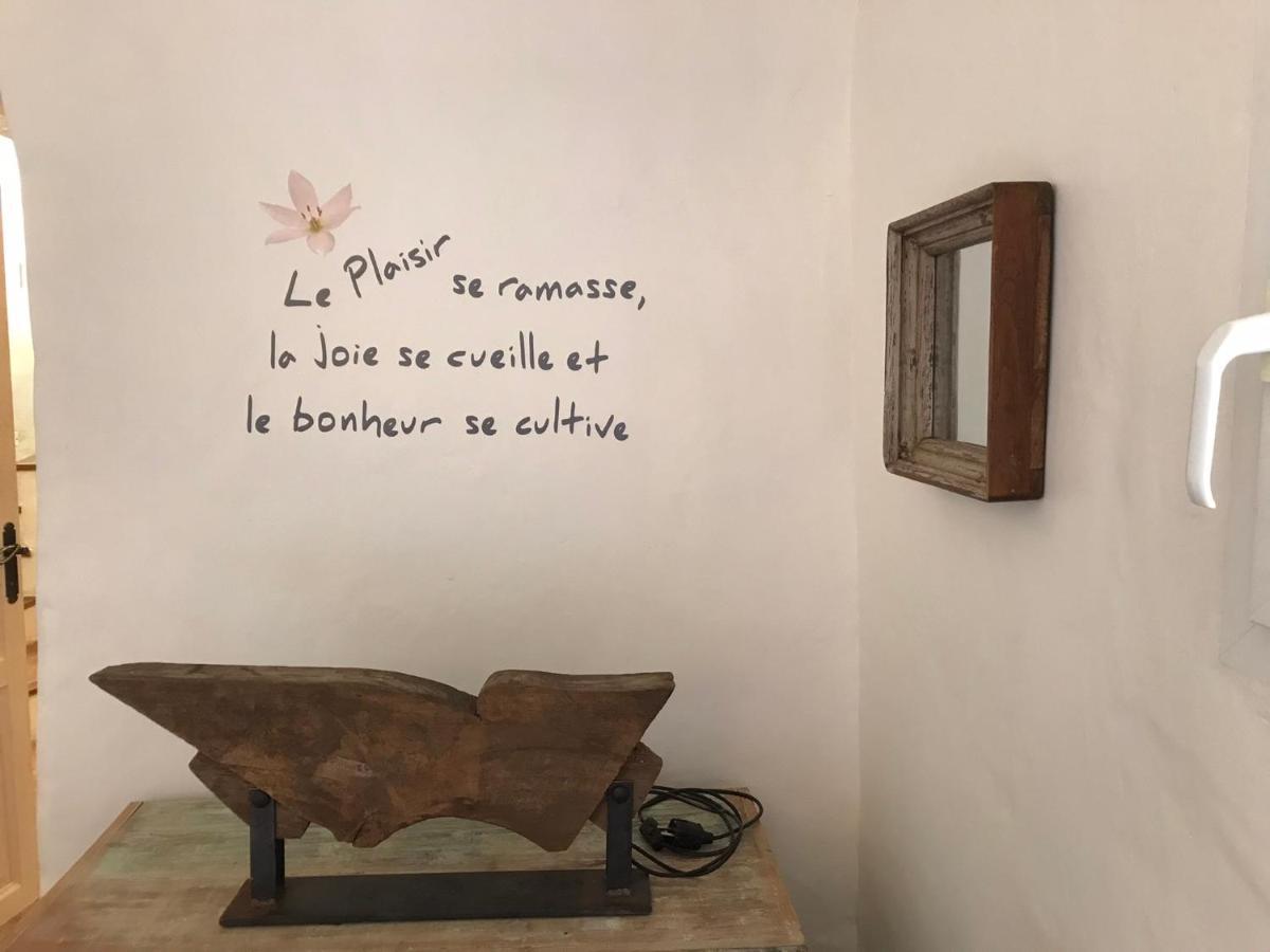 Aparthotel Les Gôuts et les Couleurs à Cucuron Extérieur photo
