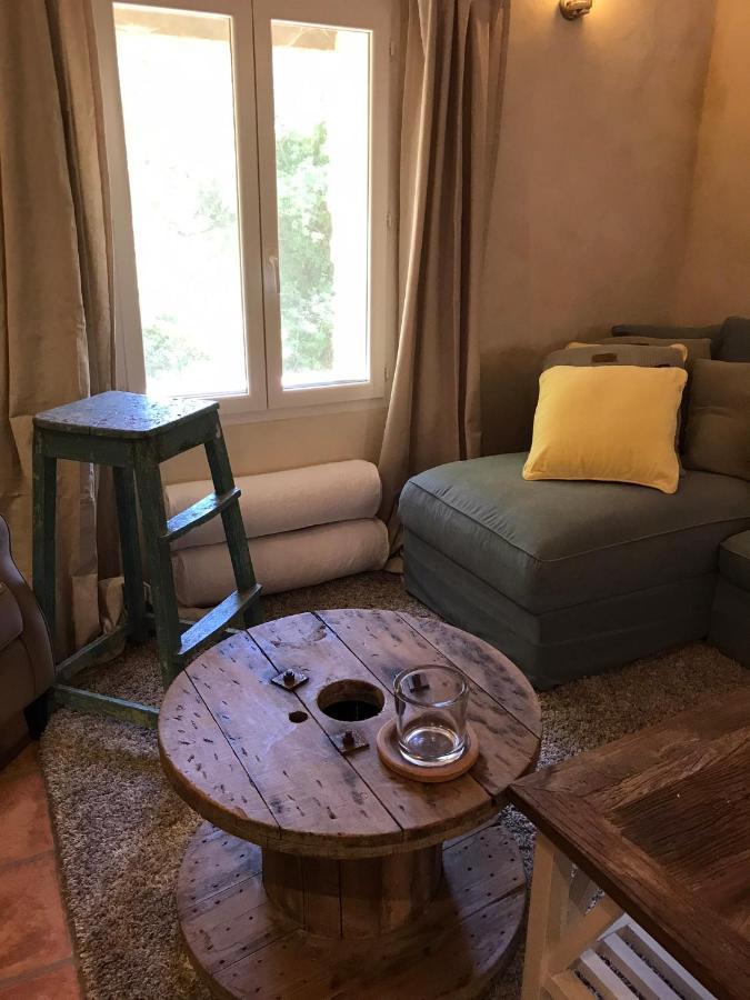 Aparthotel Les Gôuts et les Couleurs à Cucuron Extérieur photo