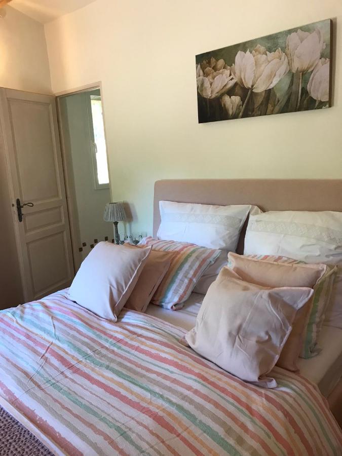 Aparthotel Les Gôuts et les Couleurs à Cucuron Extérieur photo