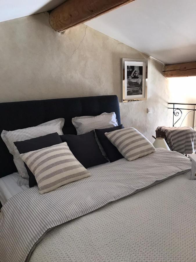 Aparthotel Les Gôuts et les Couleurs à Cucuron Extérieur photo