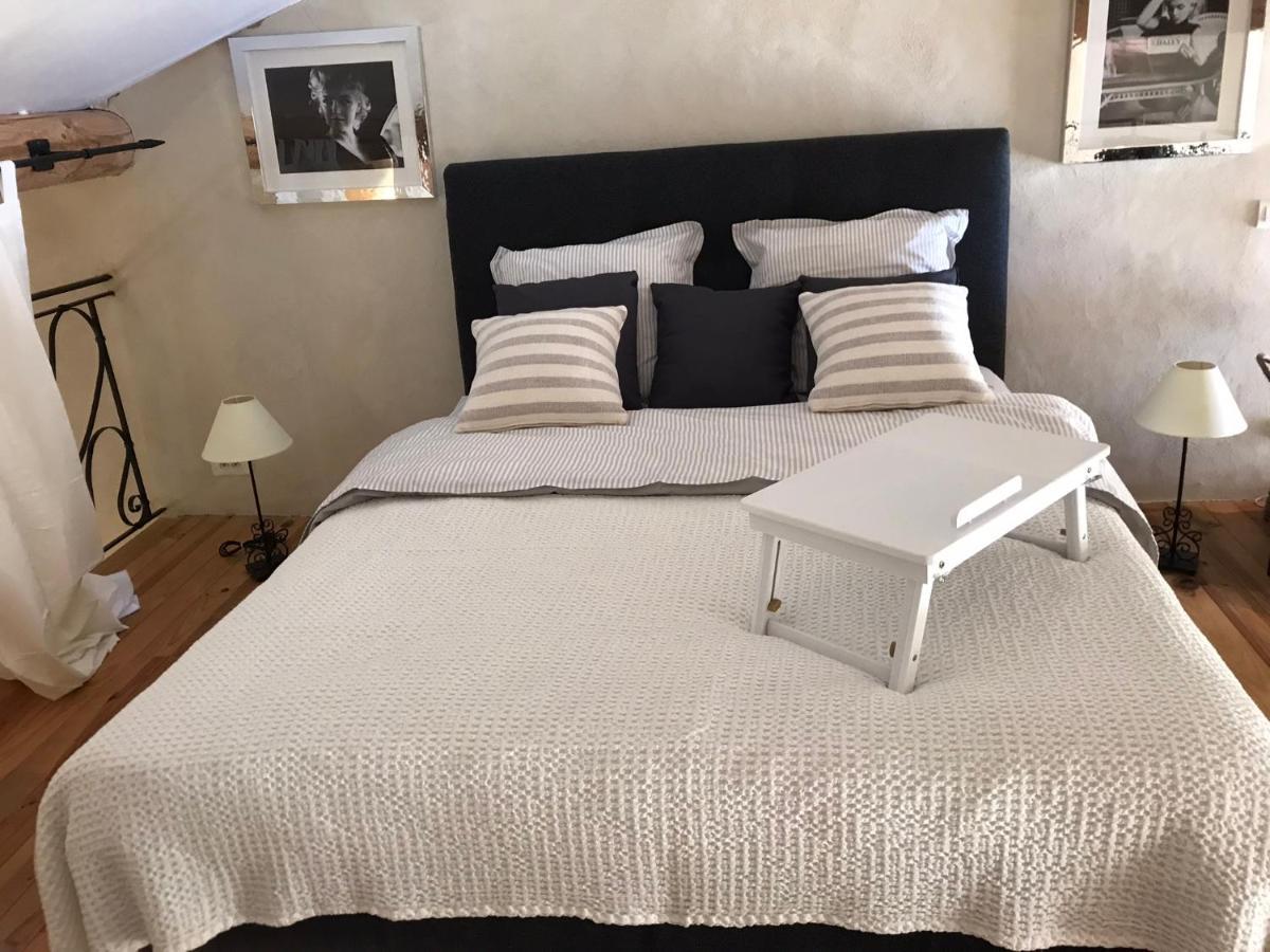 Aparthotel Les Gôuts et les Couleurs à Cucuron Extérieur photo